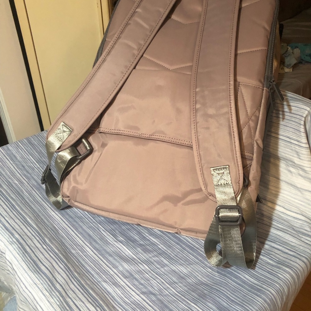 Bugatti backpack - Picture 2 of 4